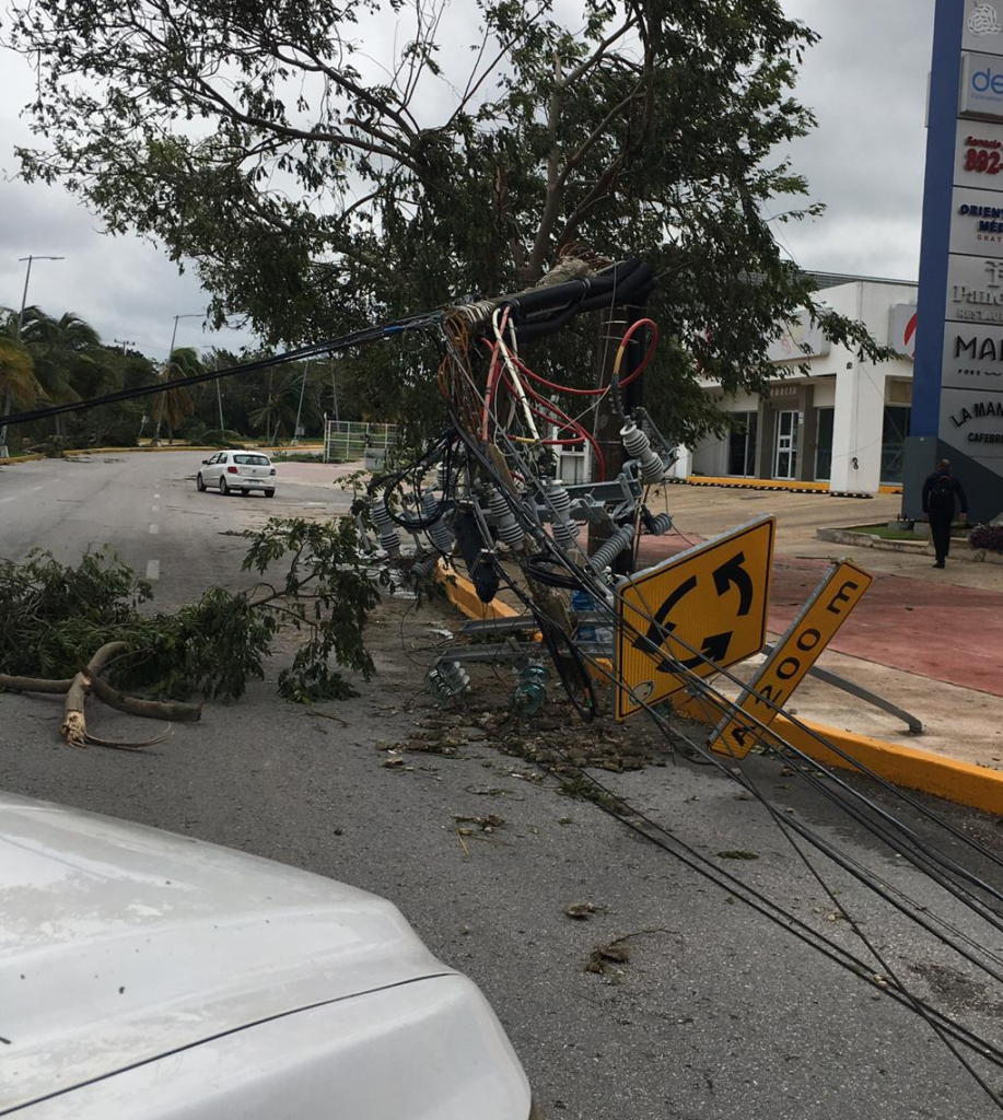 CFE restablece 90% del suministro eléctrico afectado por huracán