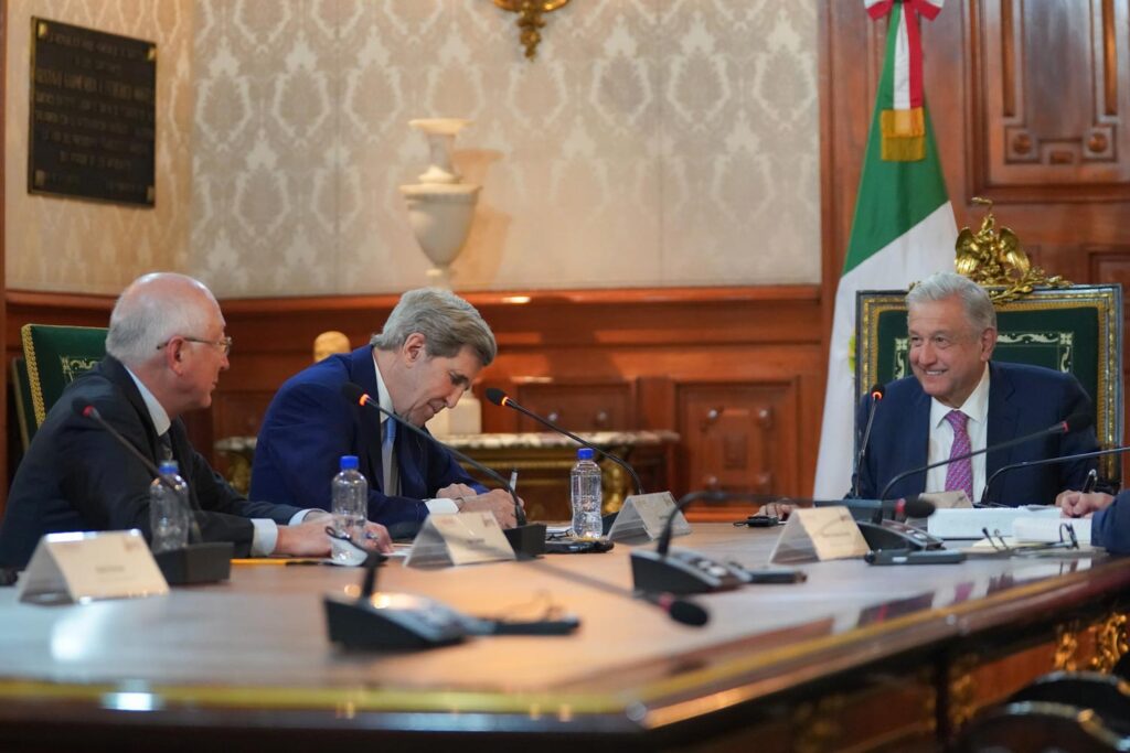 AMLO Kerry reforma